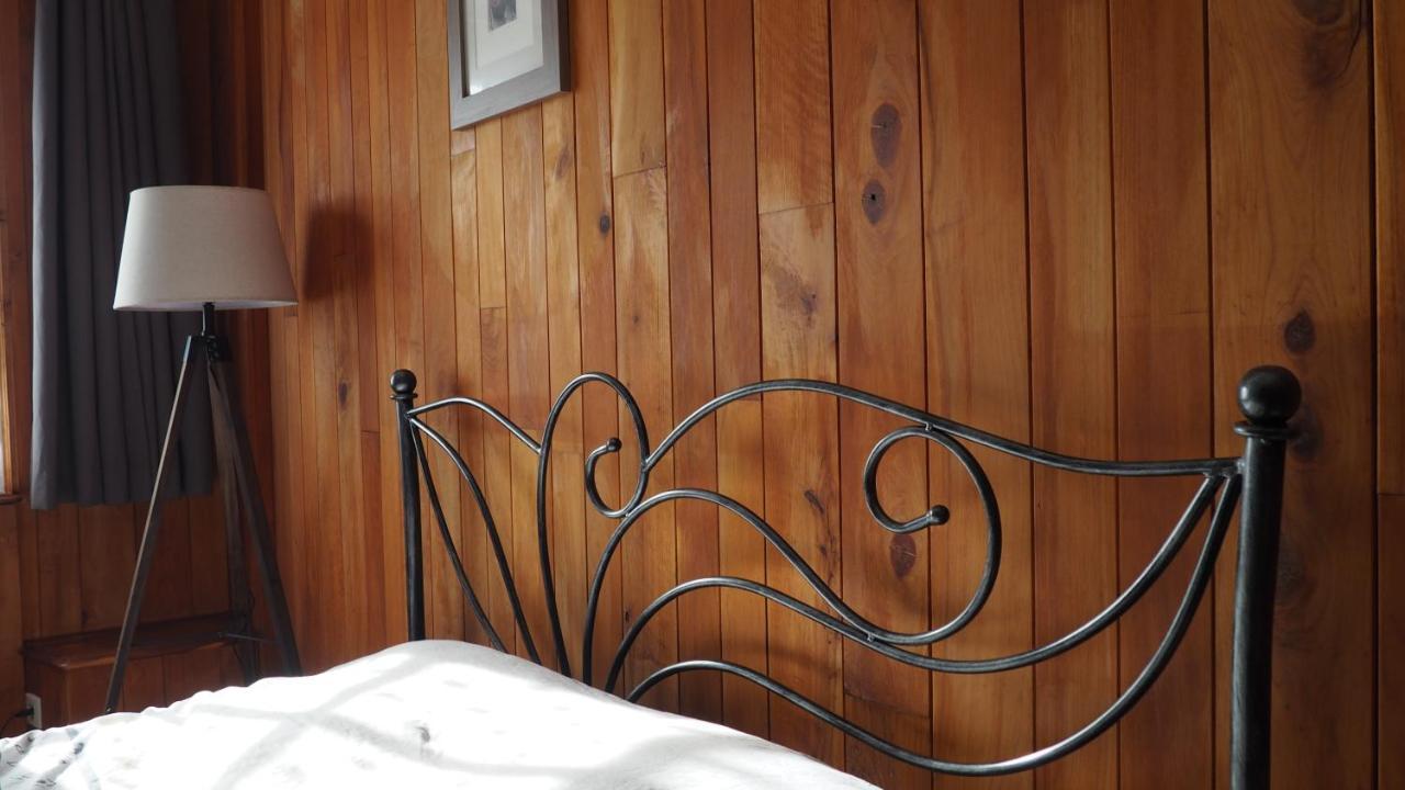 Au Pied Du Pont Bed & Breakfast Chateauneuf du Faou Bagian luar foto